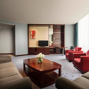 One-Bedroom Suite Lounge Access
